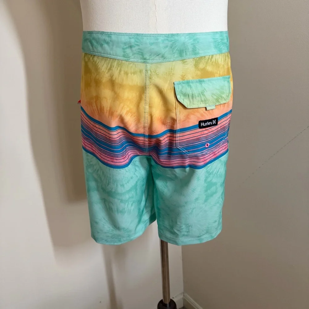 Hurley Men’s Phantom Weekender- SZ 29 - 20” Boardshorts Multicolors